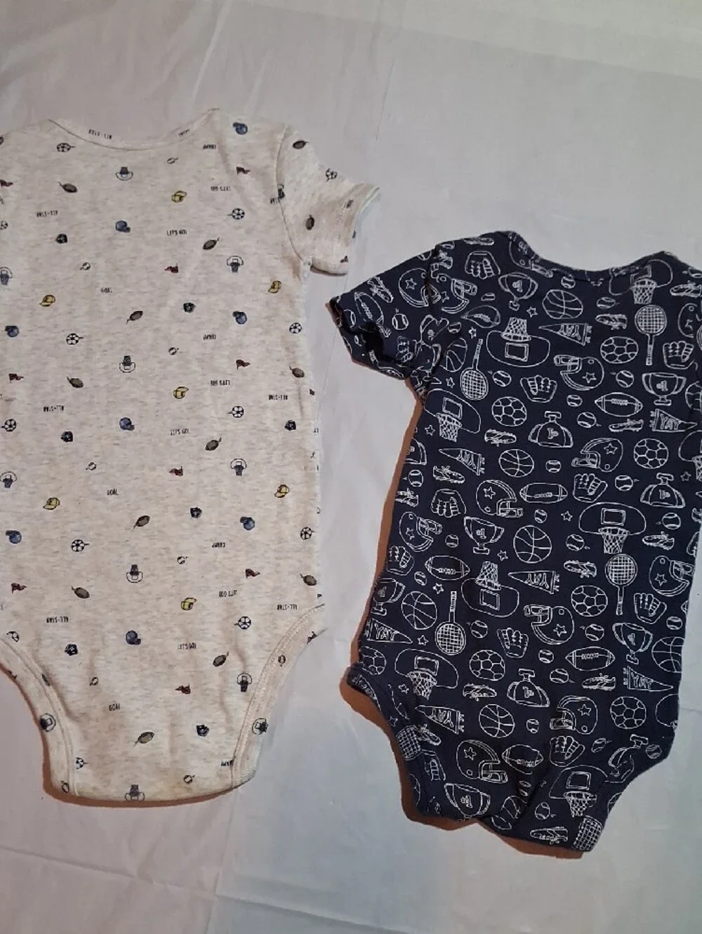 🏀 Carter's Baby Boys Allover Sports Print Bodysuits 24M (Set Of 2) 🏈